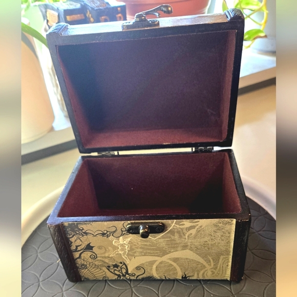 Angel Wood Trinket Jewelry Box - A Good Friend is a Lifelong Treasure - Picture 4 of 10